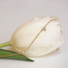 Load image into Gallery viewer, Clover Crystal Necklace
