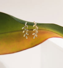 Load image into Gallery viewer, Leaf Ear Climber Earrings