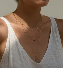 Load image into Gallery viewer, Lina Curve Necklace