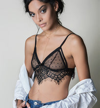 Load image into Gallery viewer, Lacey Link Pearl Choker
