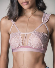 Load image into Gallery viewer, Lacey Link Pearl Choker

