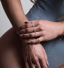 Load image into Gallery viewer, Claw Pavé Ring Set
